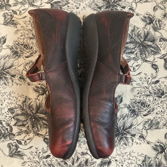 NAOT Sz 40 Distressed Squarish Toe Laser Cut Out Velcro Closure Mary Janes Shoes - Picture 4 of 9